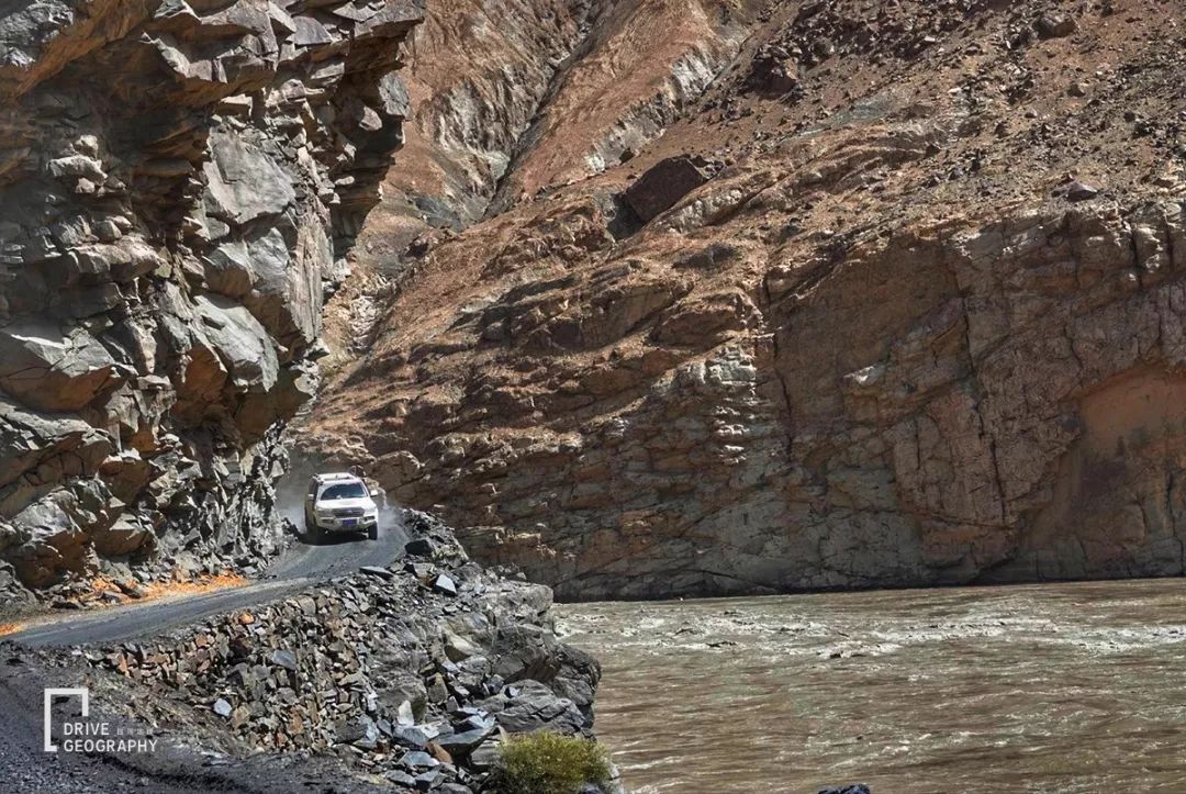 In terms of danger and beauty, Bingchacha is not inferior. Is this mysterious ancient road in Xinjiang about to be submerged?