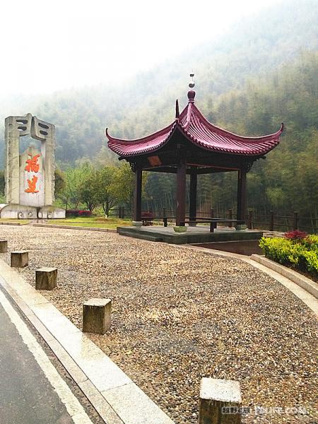 The deep affection between Cangshan Mountain and Erhai Lake (2)