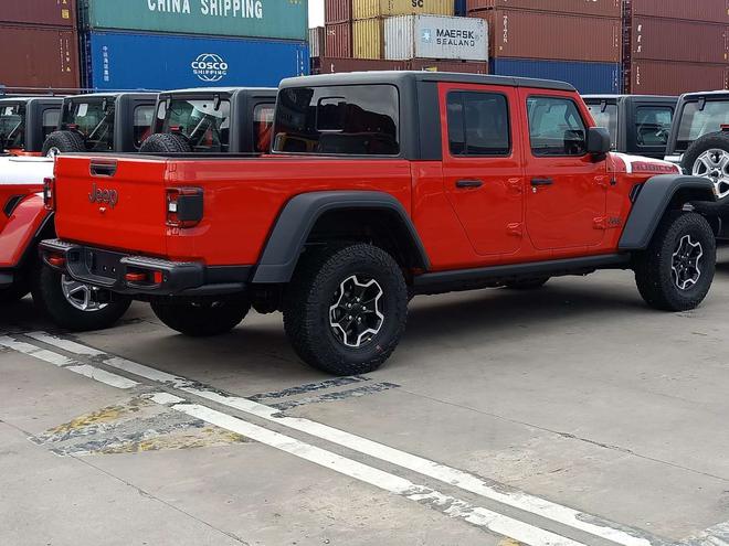 Jeep Gladiator spy photos exposed Shanghai Auto Show Asian debut