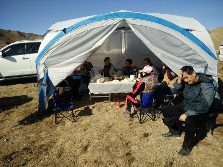 Cross-country e-family Ningxia brigade, Tuoba tribe for outings, flower viewing, and camping!