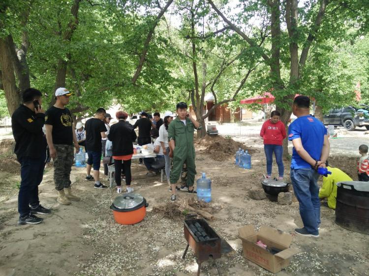 Cross-country e-family Ningxia brigade, Tuoba tribe for outings, flower viewing, and camping!