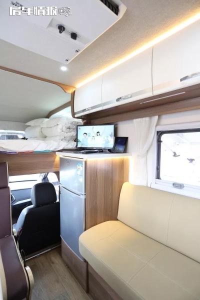 A four-wheel-drive RV with a price of 298,000 yuan can get the Beijing Blue card, and the living space of a family of 4 is not perfect