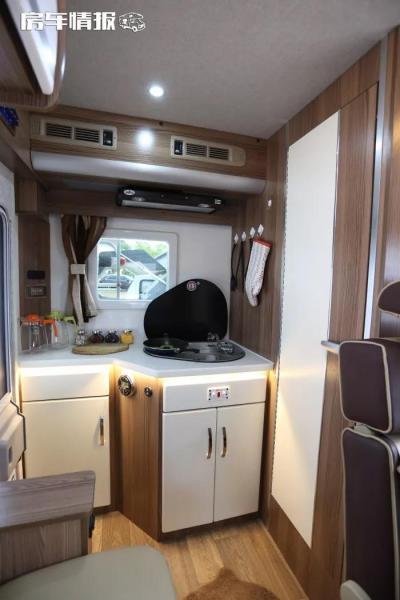 A four-wheel-drive RV with a price of 298,000 yuan can get the Beijing Blue card, and the living space of a family of 4 is not perfect