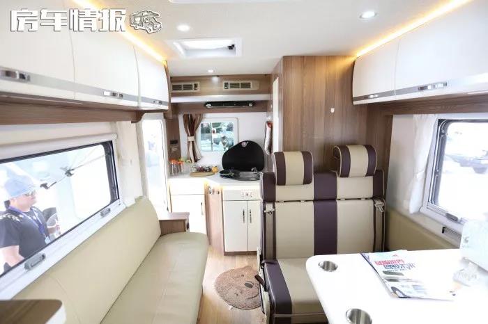 A four-wheel-drive RV with a price of 298,000 yuan can get the Beijing Blue card, and the living space of a family of 4 is not perfect