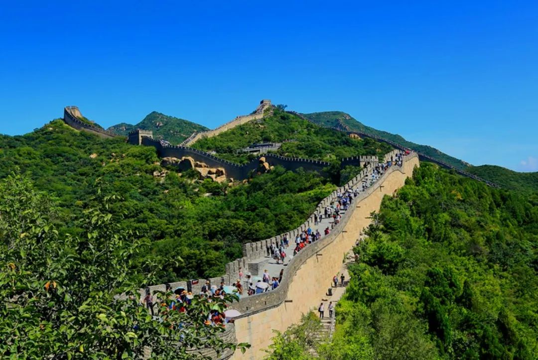 Which scenic spots in China are on the country's 