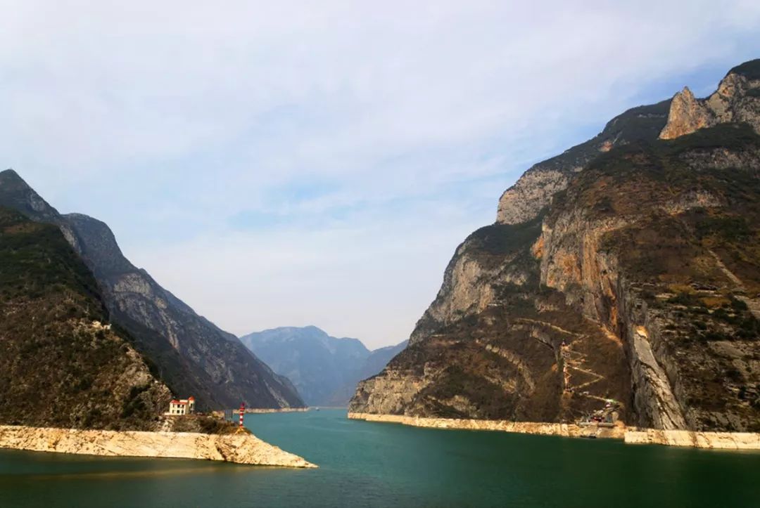 Which scenic spots in China are on the country's 