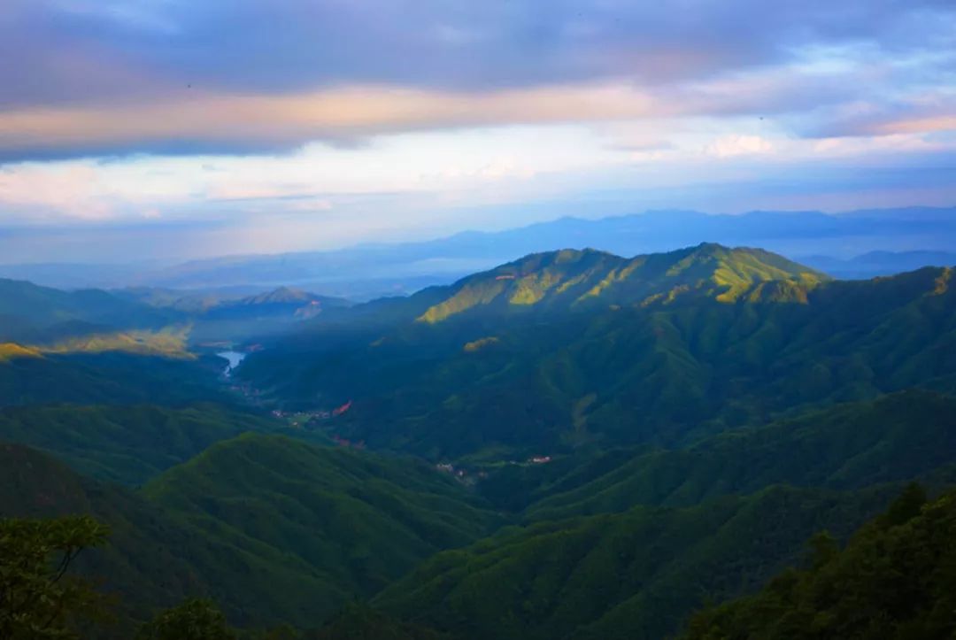 Which scenic spots in China are on the country's 