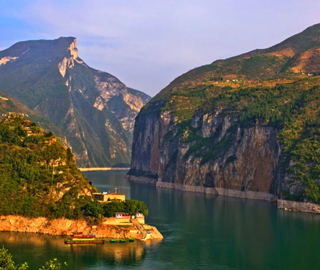 Which scenic spots in China are on the country's 