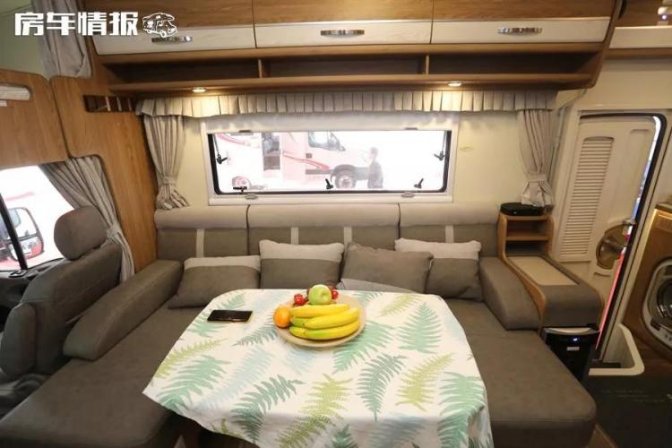 6 seats, 5 bedrooms, 360-degree surveillance, fully intelligent C-type RV, the expansion area design is quite practical