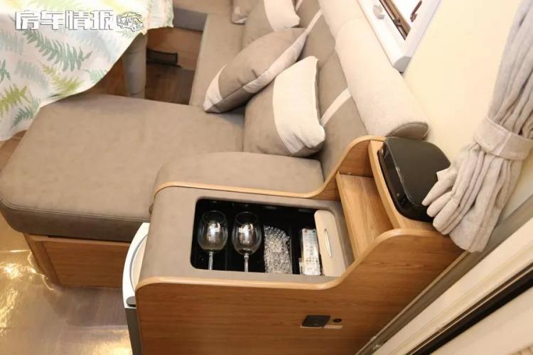 6 seats, 5 bedrooms, 360-degree surveillance, fully intelligent C-type RV, the expansion area design is quite practical