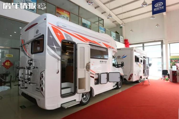 6 seats, 5 bedrooms, 360-degree surveillance, fully intelligent C-type RV, the expansion area design is quite practical