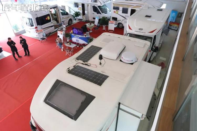 6 seats, 5 bedrooms, 360-degree surveillance, fully intelligent C-type RV, the expansion area design is quite practical