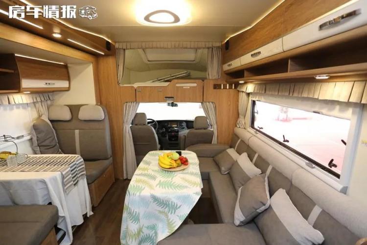 6 seats, 5 bedrooms, 360-degree surveillance, fully intelligent C-type RV, the expansion area design is quite practical