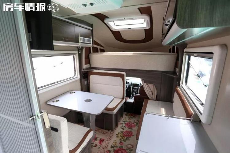 Two 1.5-meter-large beds + four-wheel drive, a pick-up off-road RV with no passability, the space will be small