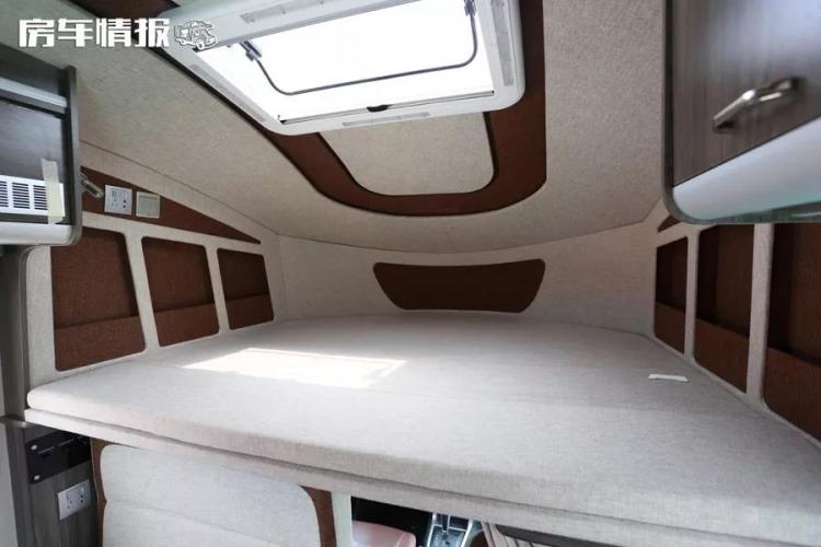 Two 1.5-meter-large beds + four-wheel drive, a pick-up off-road RV with no passability, the space will be small