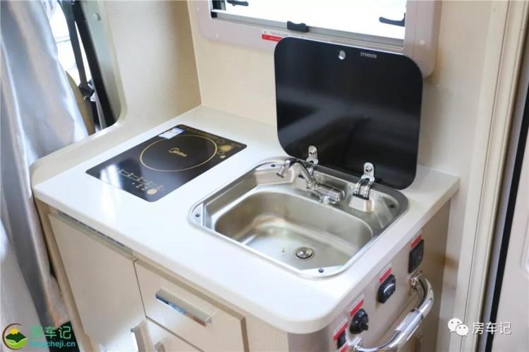 The appearance in the RV is responsible! Based on imported Iveco, it also designed double expansion cabins!