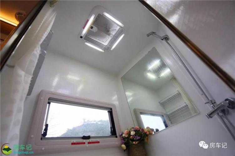 The appearance in the RV is responsible! Based on imported Iveco, it also designed double expansion cabins!